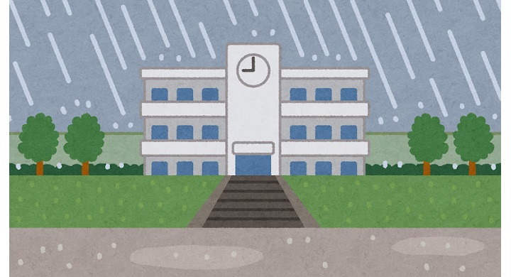 雨が降る学校の建物