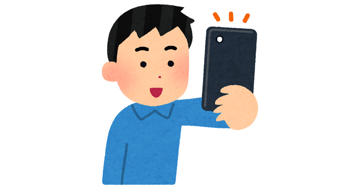 スマホで撮影する人